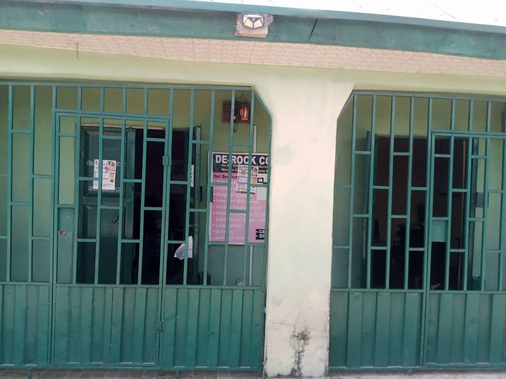 De-Rock Computer Biz Ltd entrance and reception